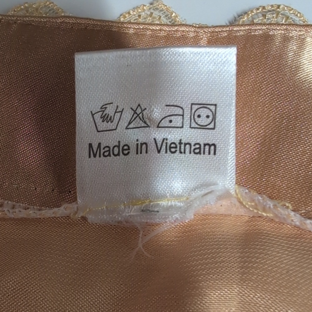 Nk Woman’s Champagne 100% Silk With Lace Trim Lounging Set Sz Xl Nwot — image 4 of 8